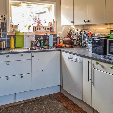 2 Bedroom Pet Friendly In *
